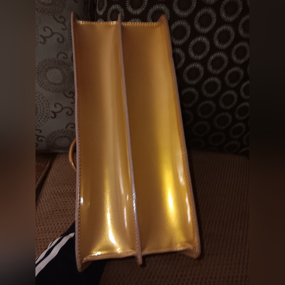 Louis Vuitton Ultra Rare Gold Vernis Deesse Gm Bag - Picture 4 of 11